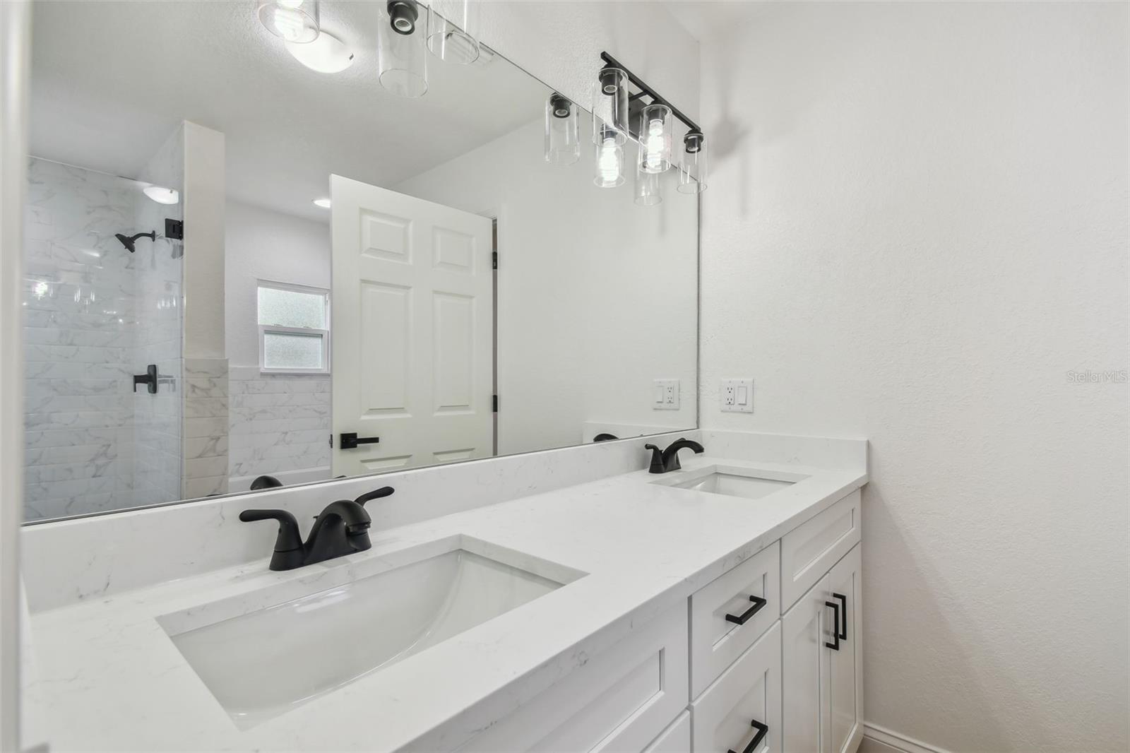 4802 W LONGFELLOW AVE