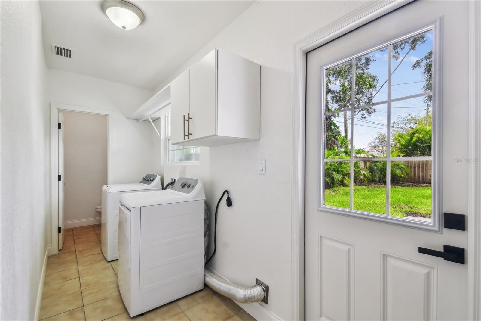 4802 W LONGFELLOW AVE