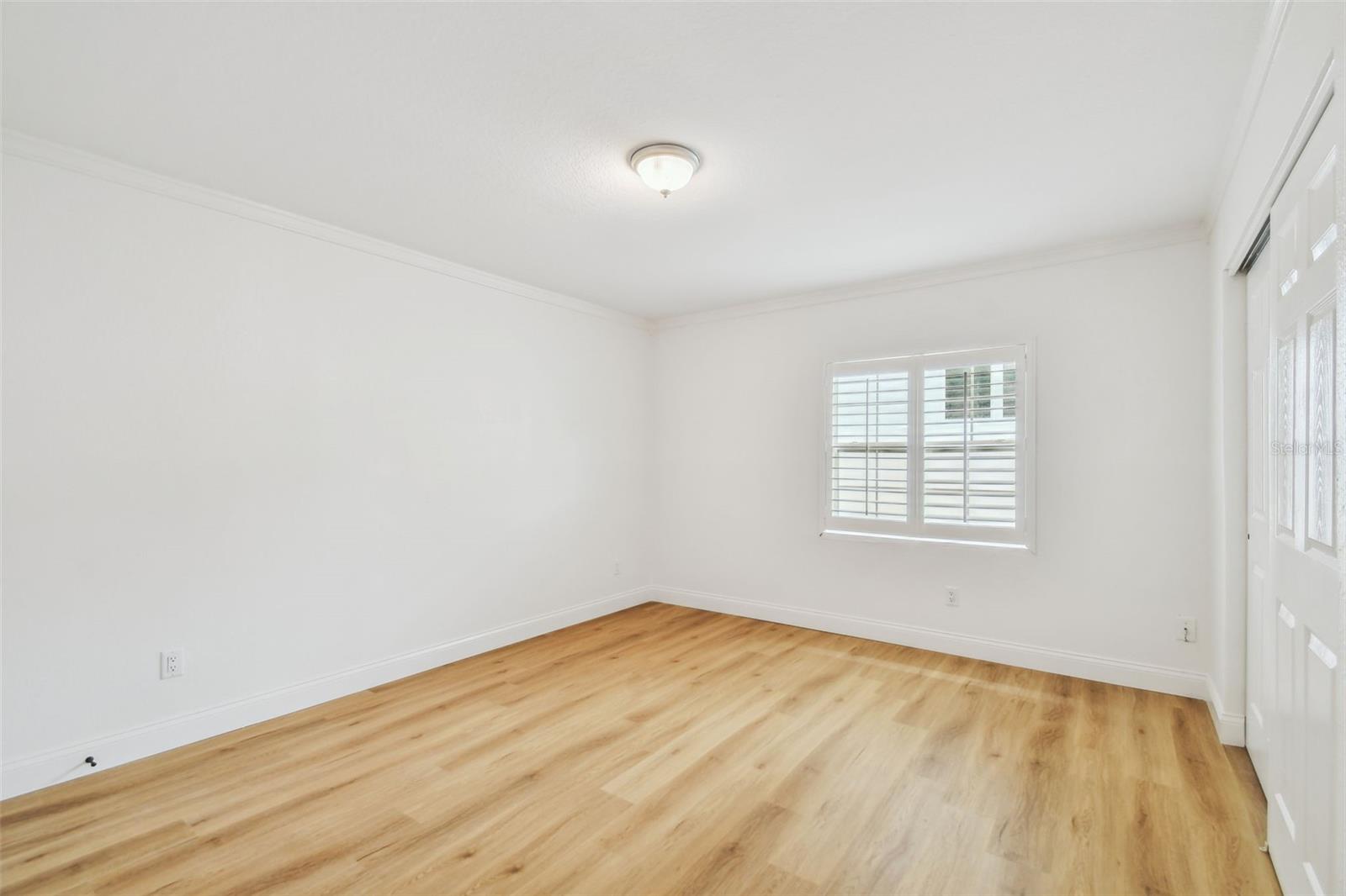 4802 W LONGFELLOW AVE