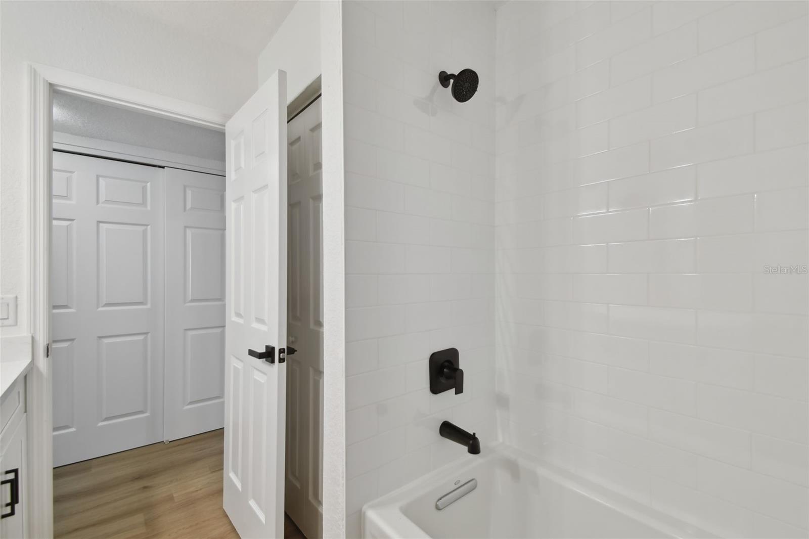 4802 W LONGFELLOW AVE