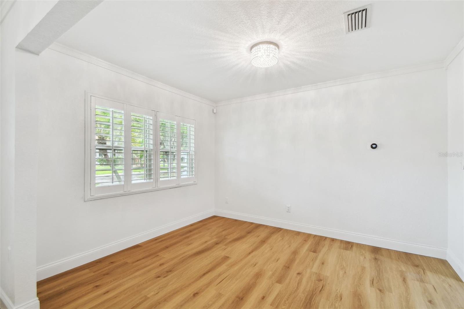 4802 W LONGFELLOW AVE