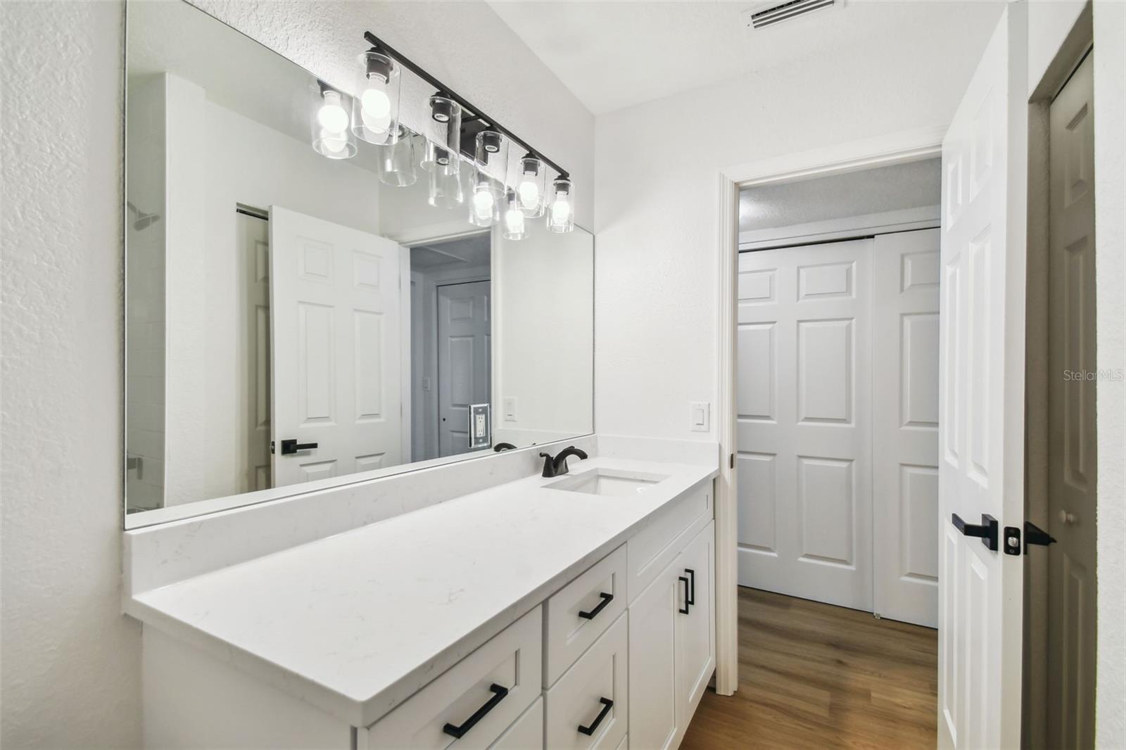 4802 W LONGFELLOW AVE