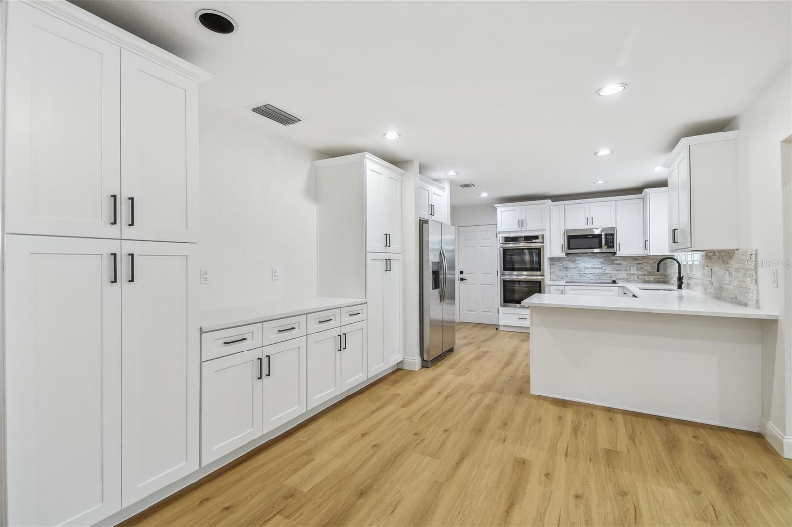 4802 W LONGFELLOW AVE