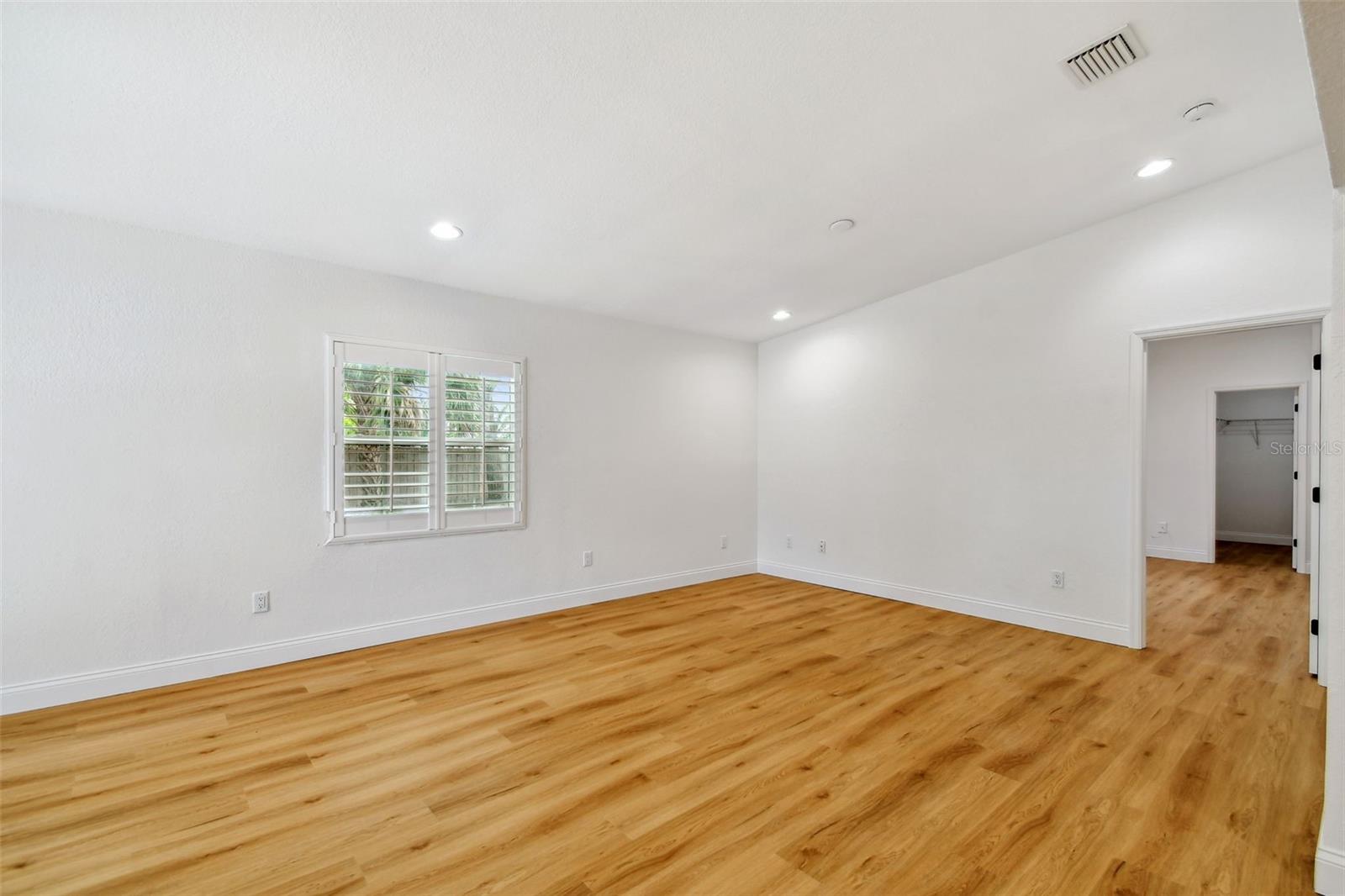 4802 W LONGFELLOW AVE