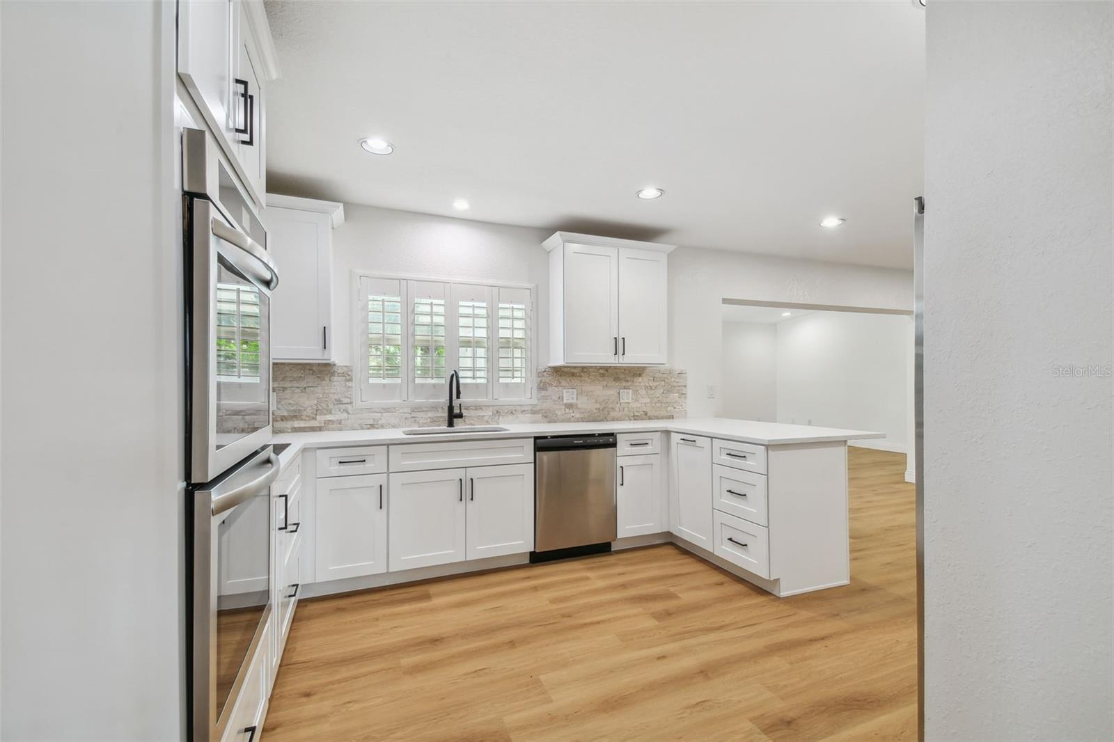 4802 W LONGFELLOW AVE