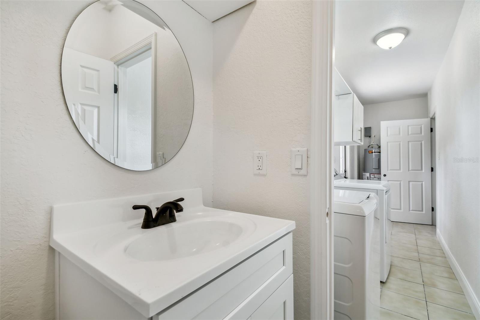 4802 W LONGFELLOW AVE