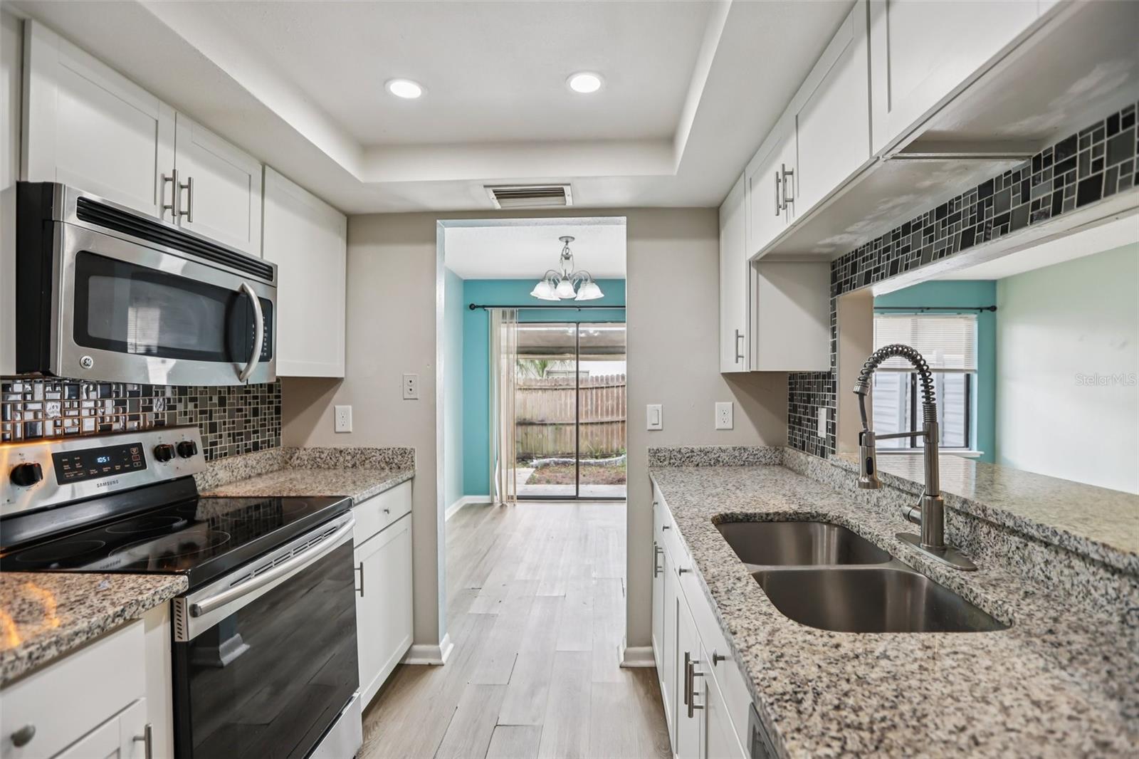 1310 MOUNTAINVIEW DR #105