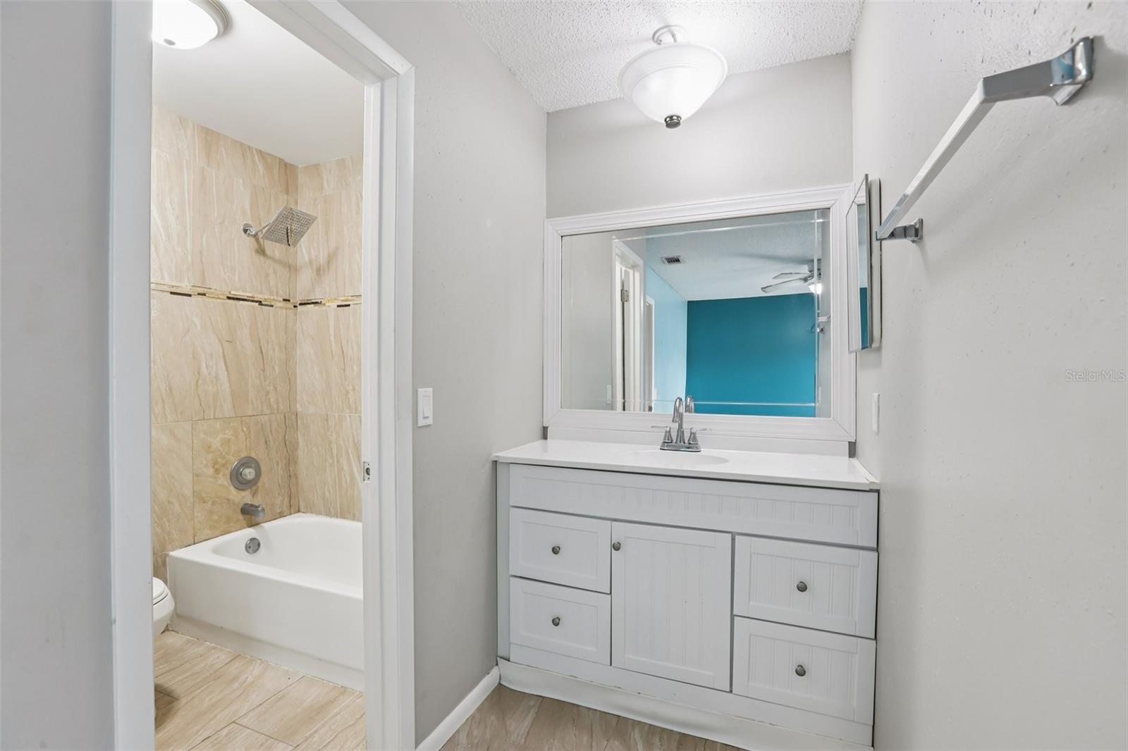 1310 MOUNTAINVIEW DR #105