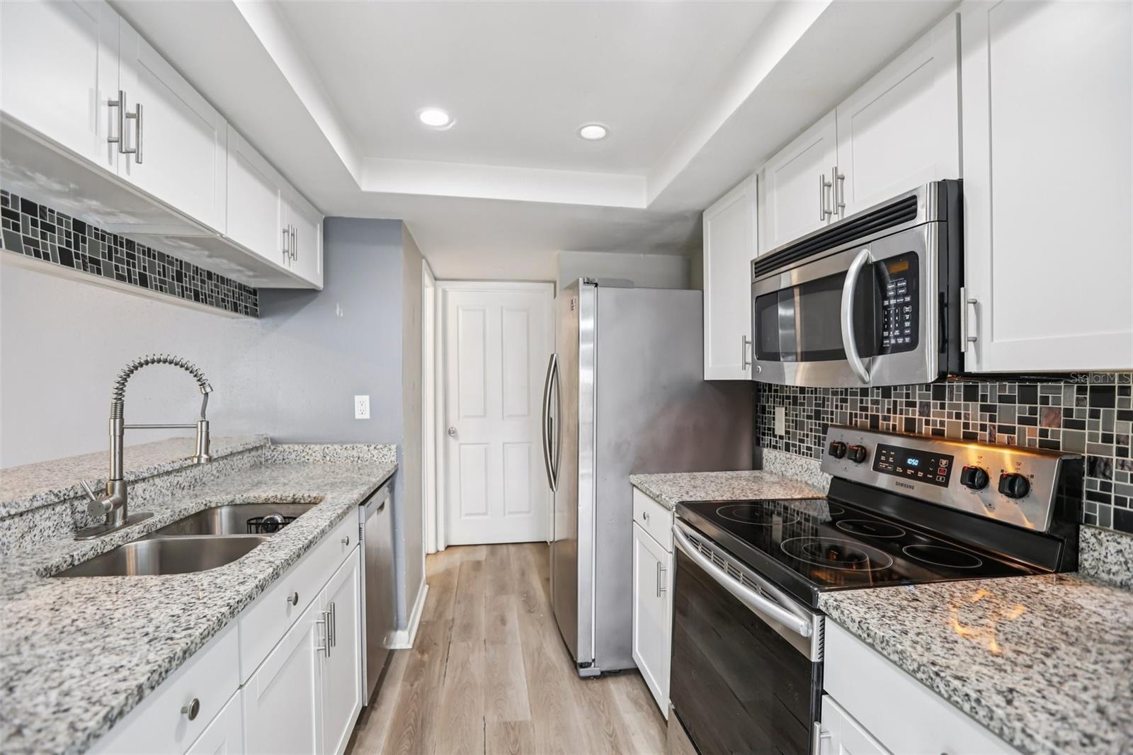 1310 MOUNTAINVIEW DR #105