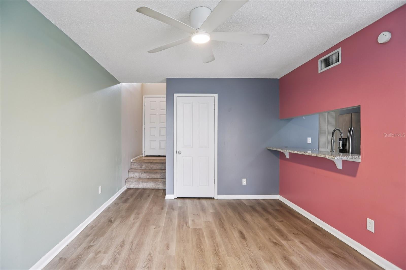 1310 MOUNTAINVIEW DR #105