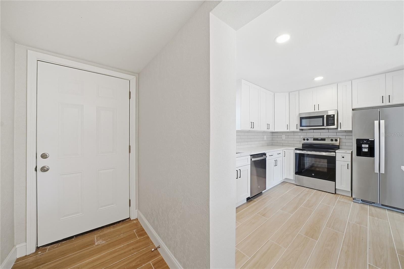 4234 DES MOINES ST NE