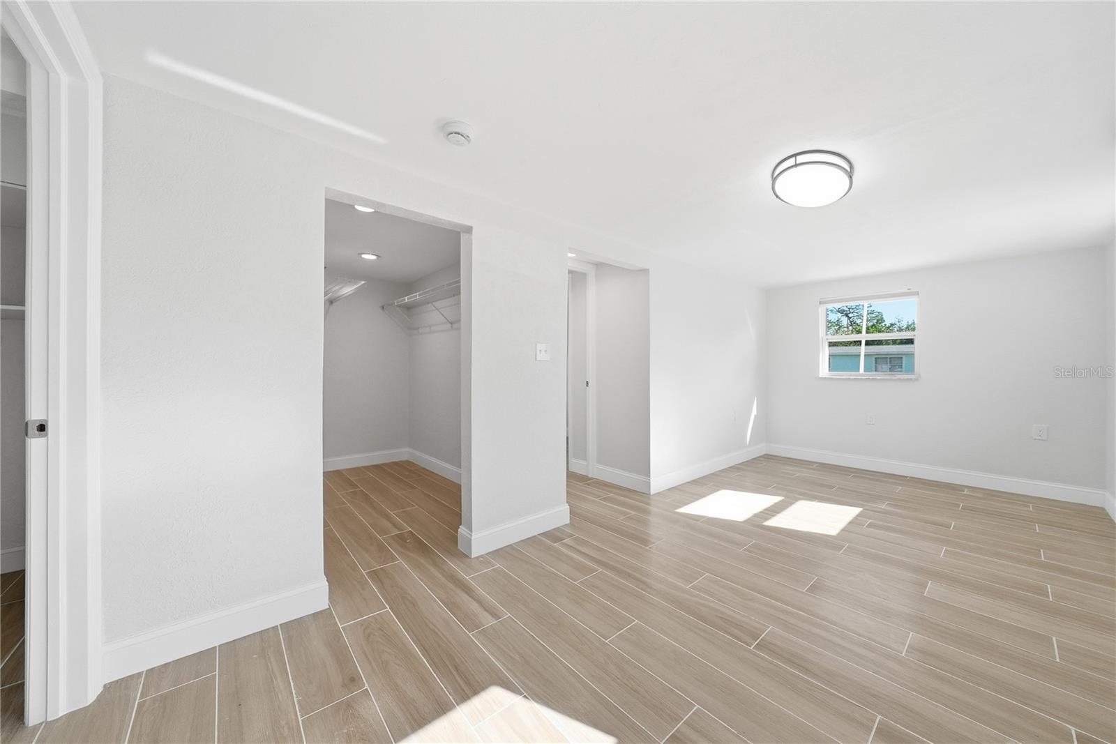 4234 DES MOINES ST NE