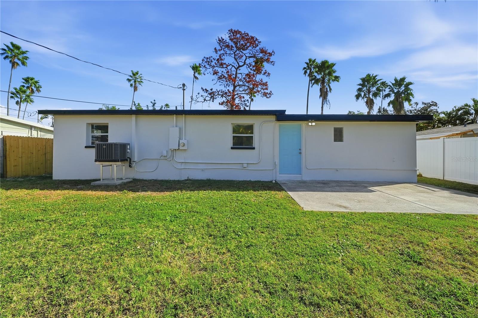 4234 DES MOINES ST NE