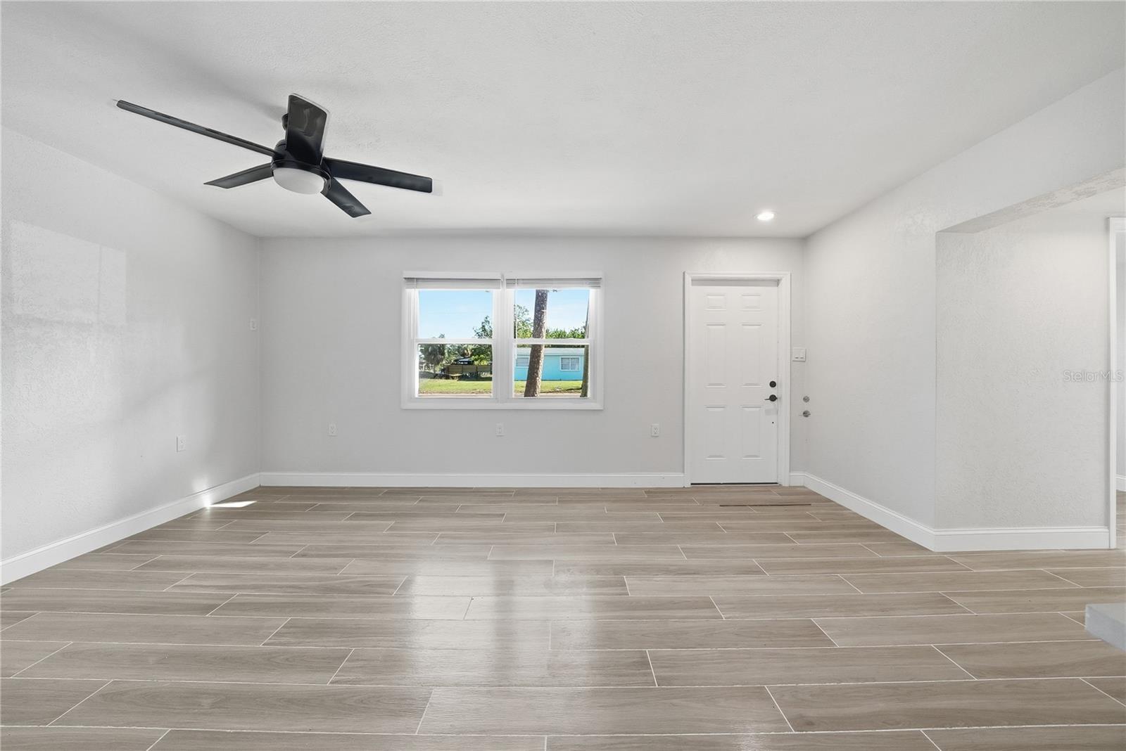 4234 DES MOINES ST NE