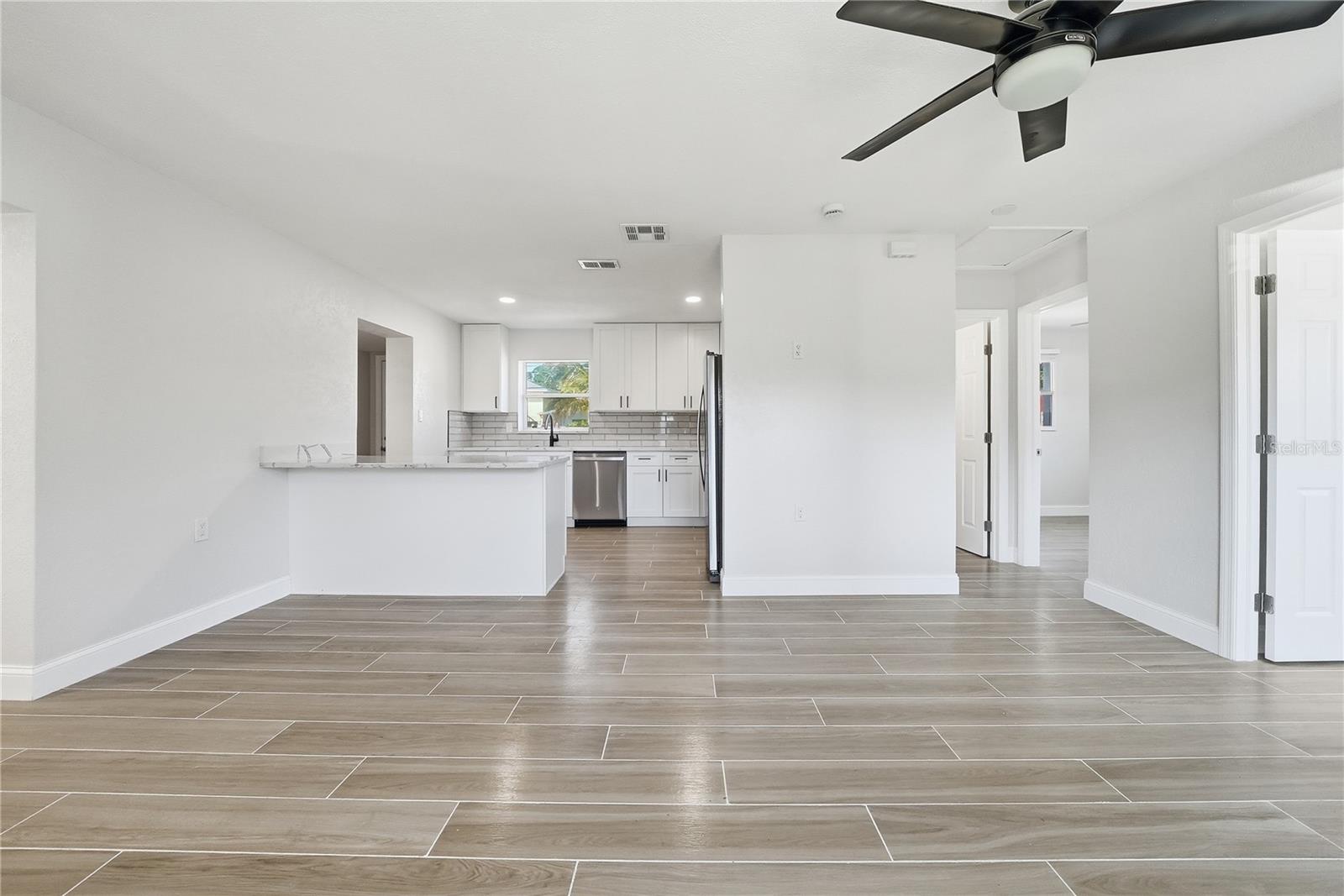 4234 DES MOINES ST NE