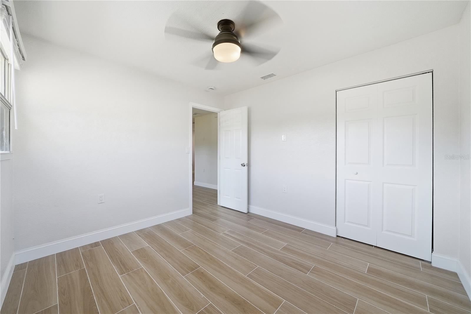 4234 DES MOINES ST NE