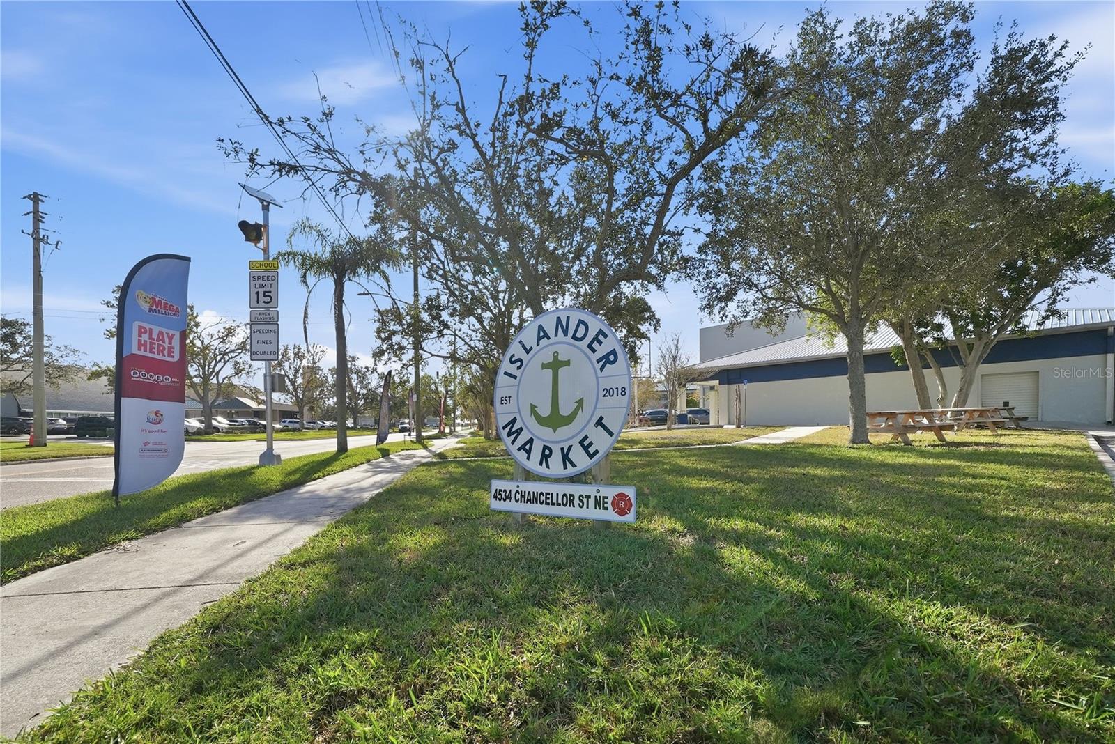 4234 DES MOINES ST NE