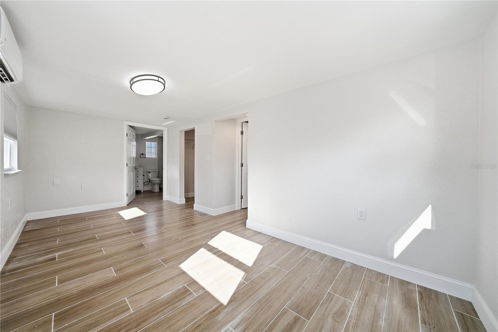 4234 DES MOINES ST NE