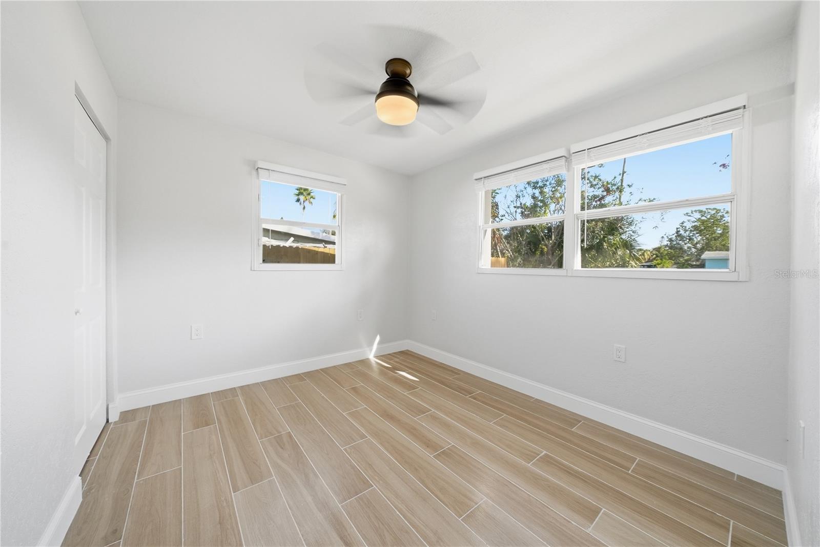 4234 DES MOINES ST NE