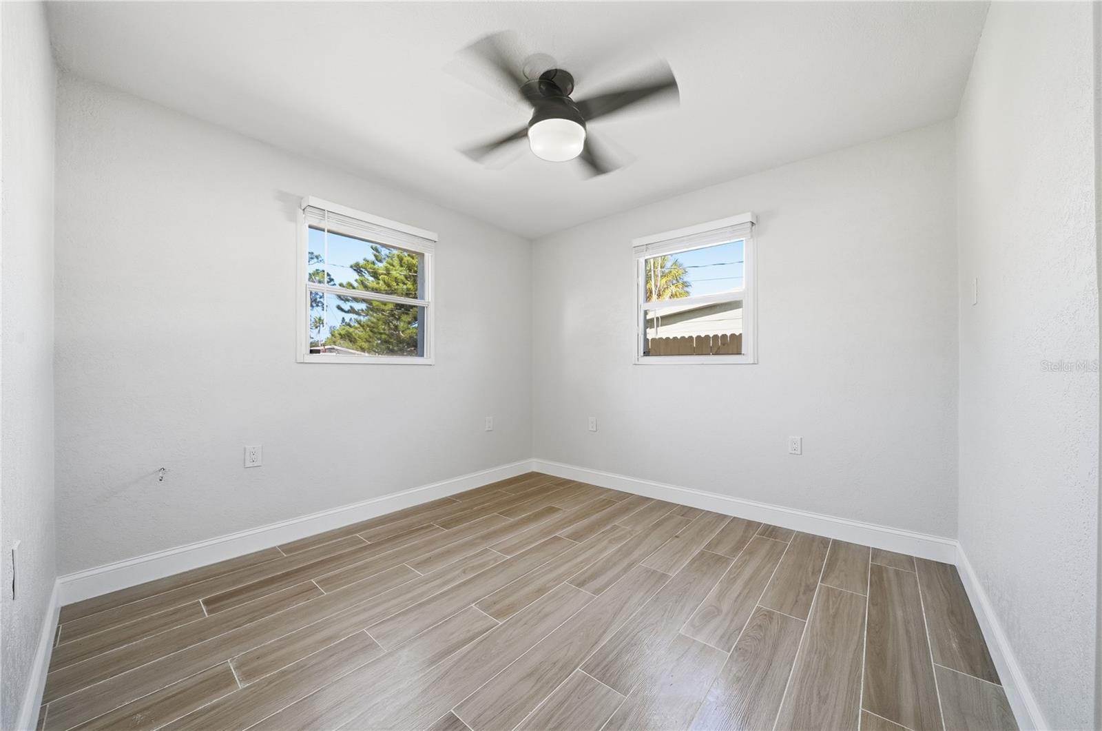 4234 DES MOINES ST NE