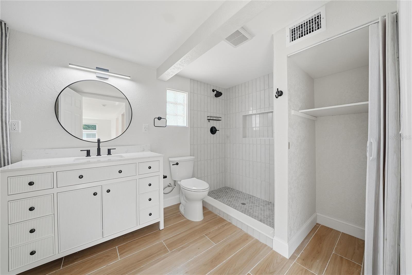 4234 DES MOINES ST NE