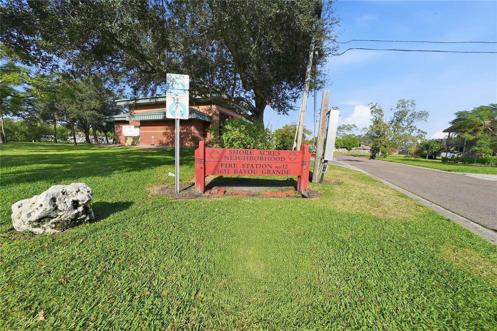 4234 DES MOINES ST NE