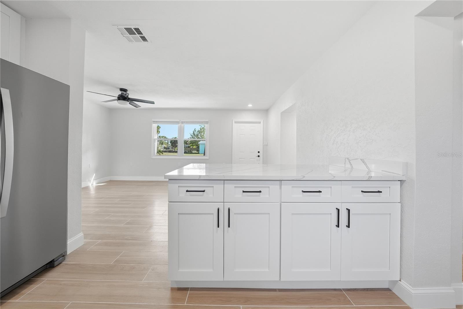 4234 DES MOINES ST NE