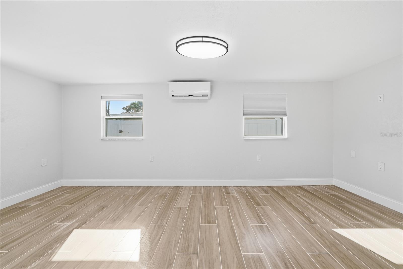 4234 DES MOINES ST NE