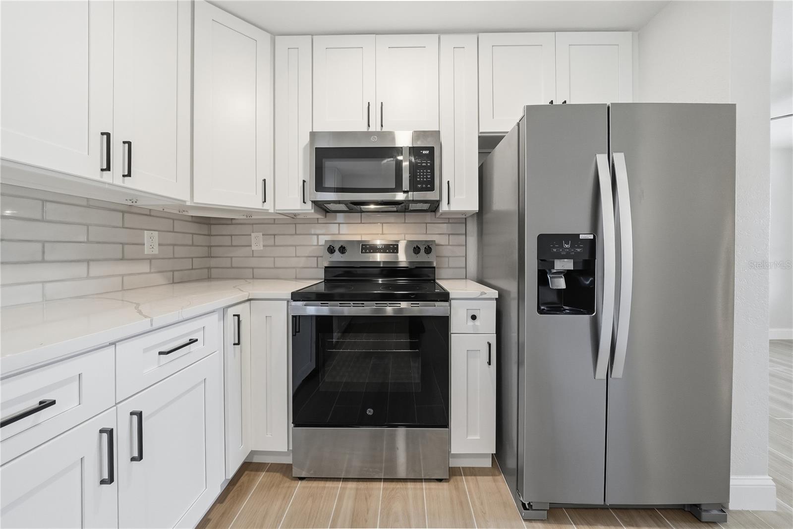 4234 DES MOINES ST NE