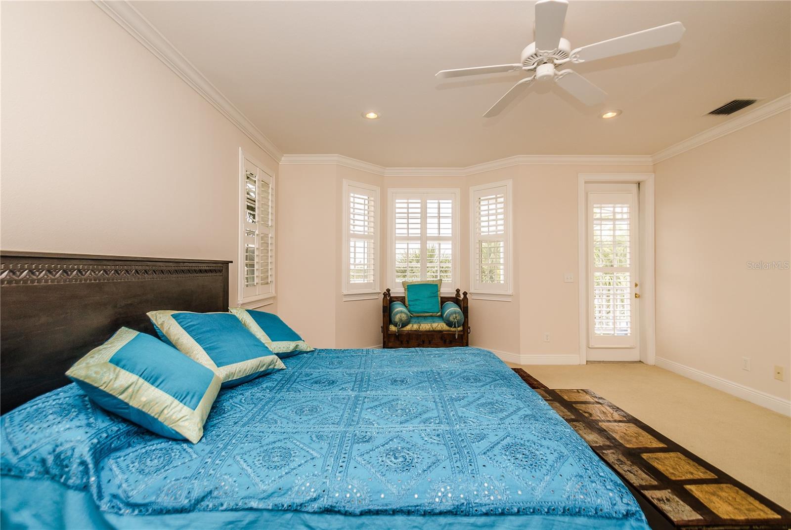 924 HEMINGWAY CIRCLE