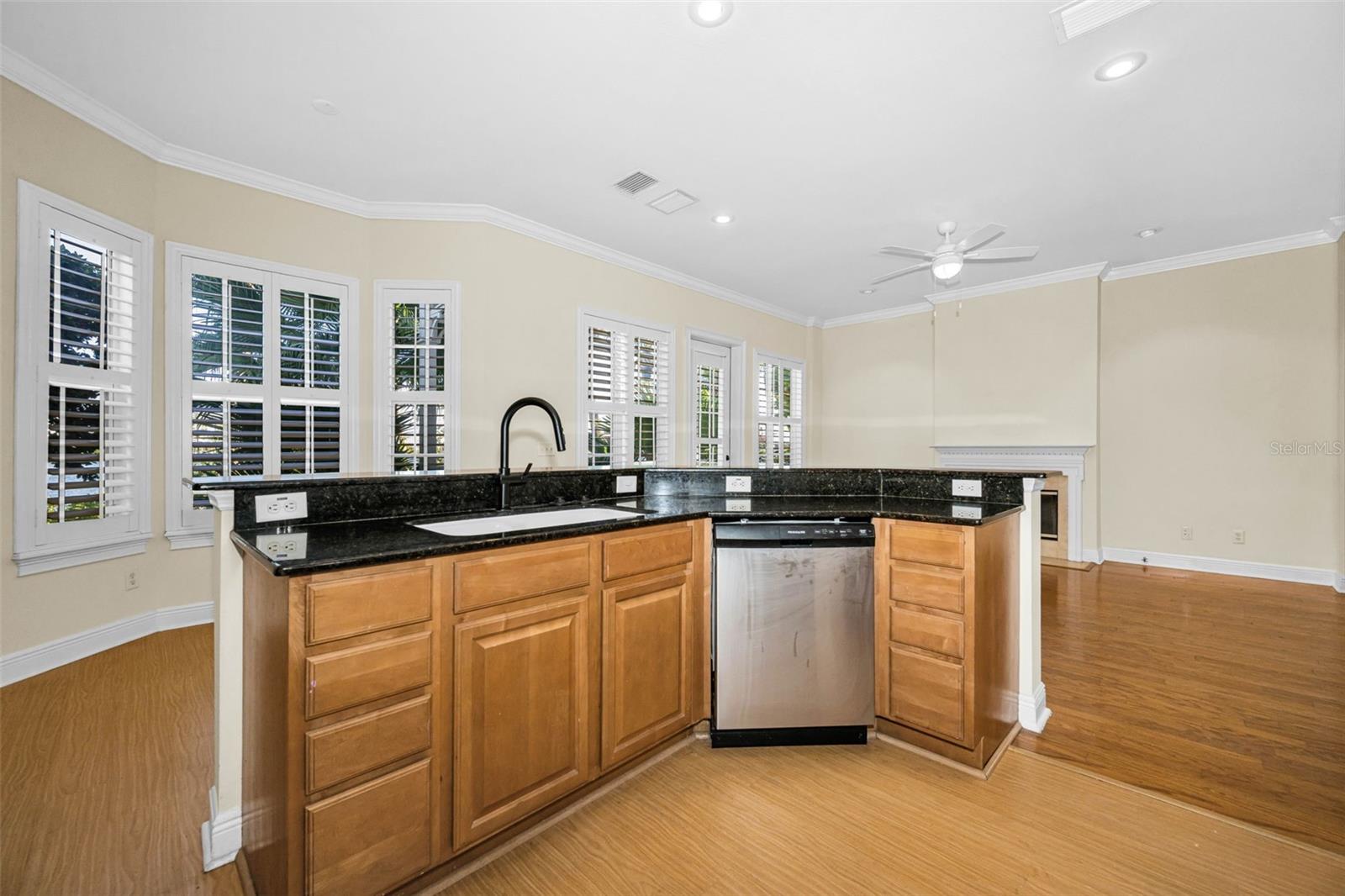 924 HEMINGWAY CIRCLE