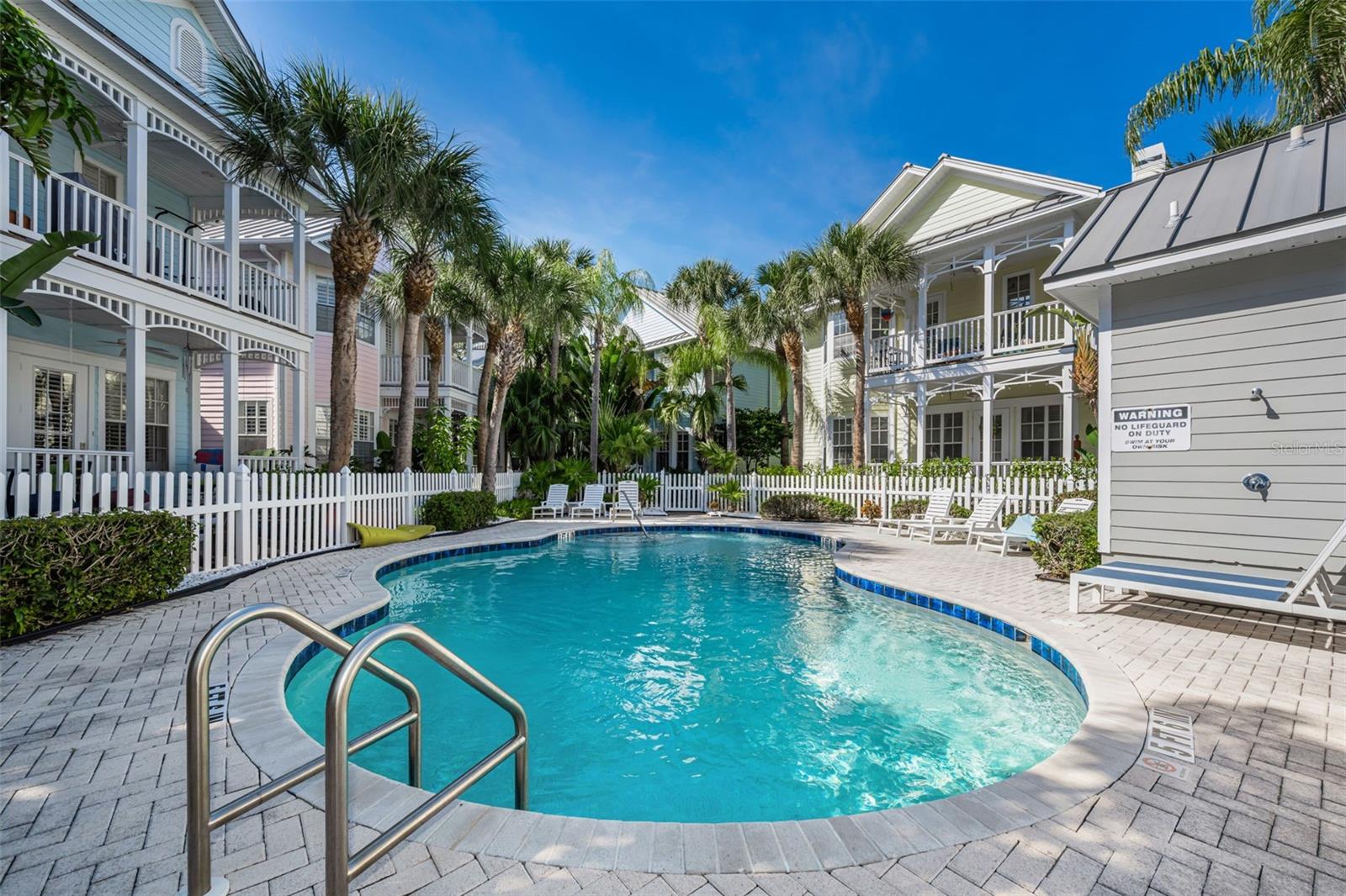 924 HEMINGWAY CIRCLE