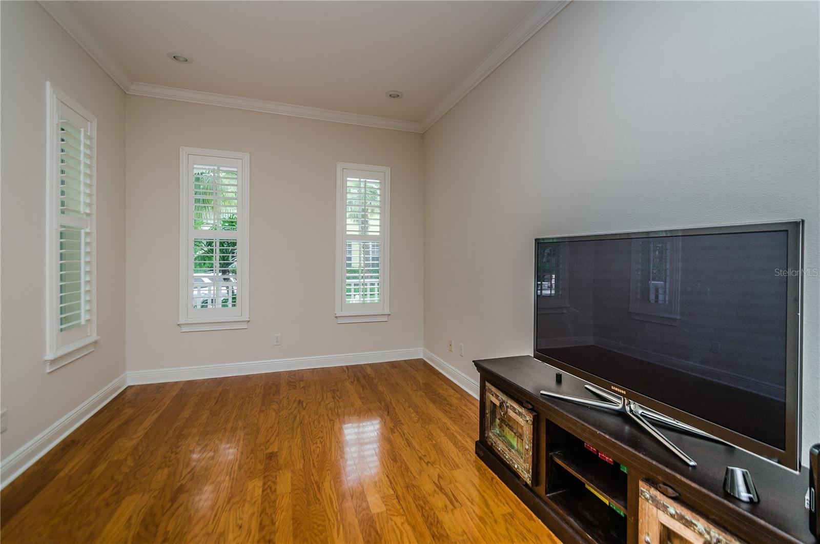 924 HEMINGWAY CIRCLE