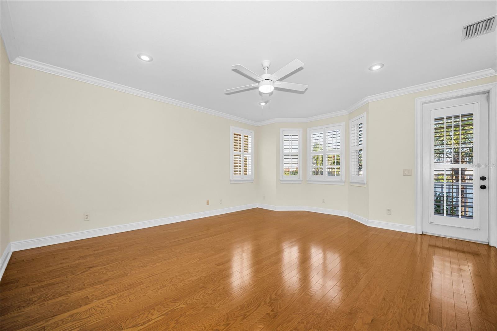 924 HEMINGWAY CIRCLE