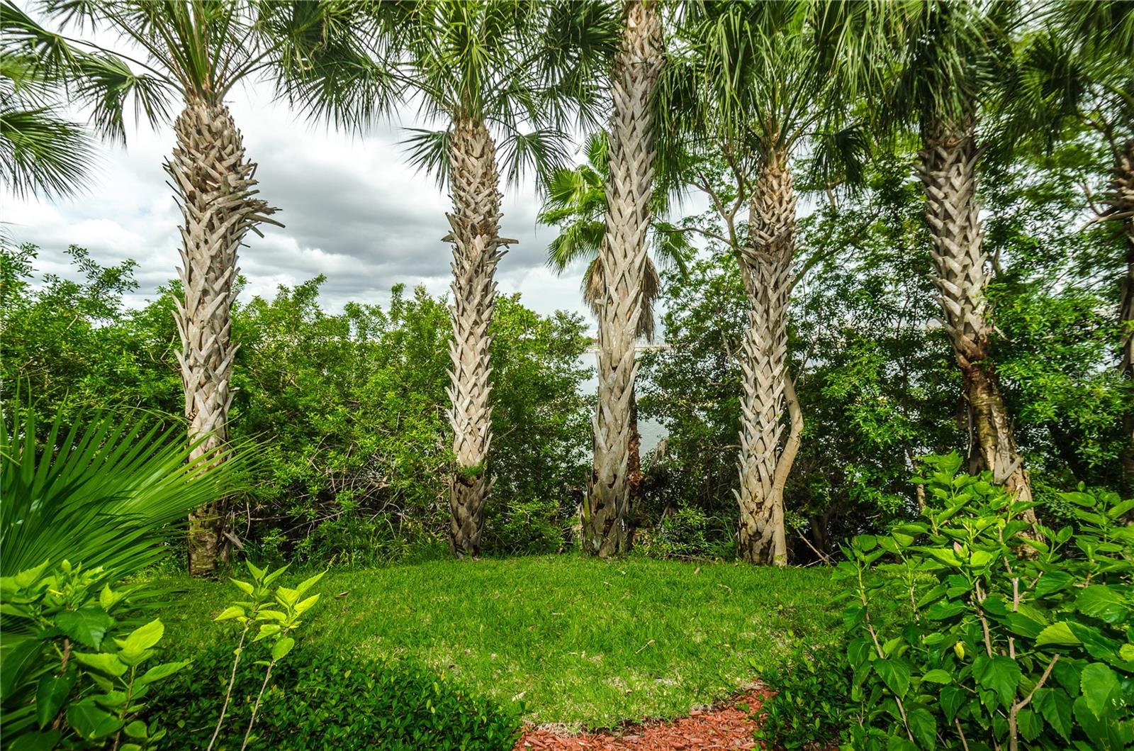 924 HEMINGWAY CIRCLE