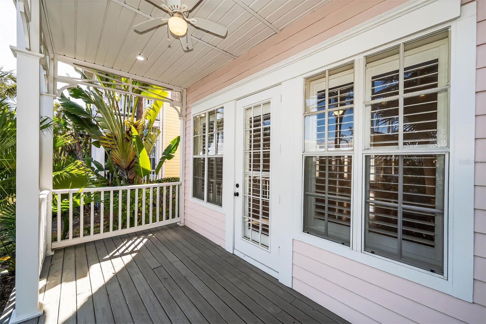 924 HEMINGWAY CIRCLE