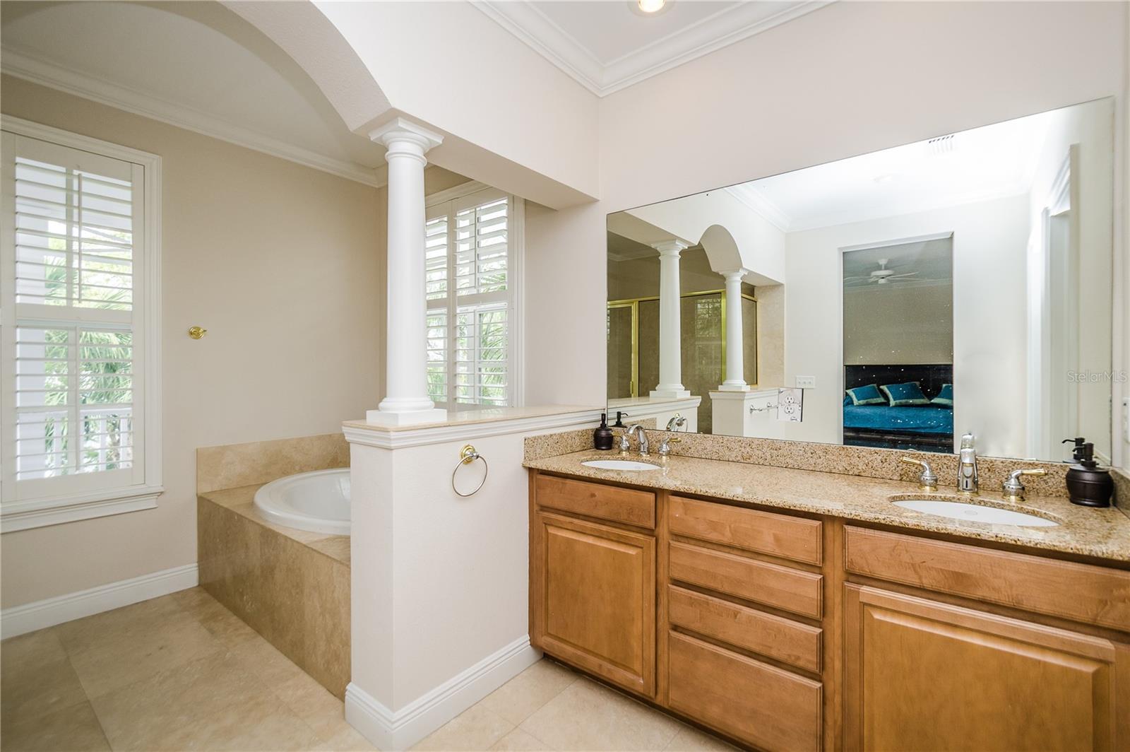 924 HEMINGWAY CIRCLE