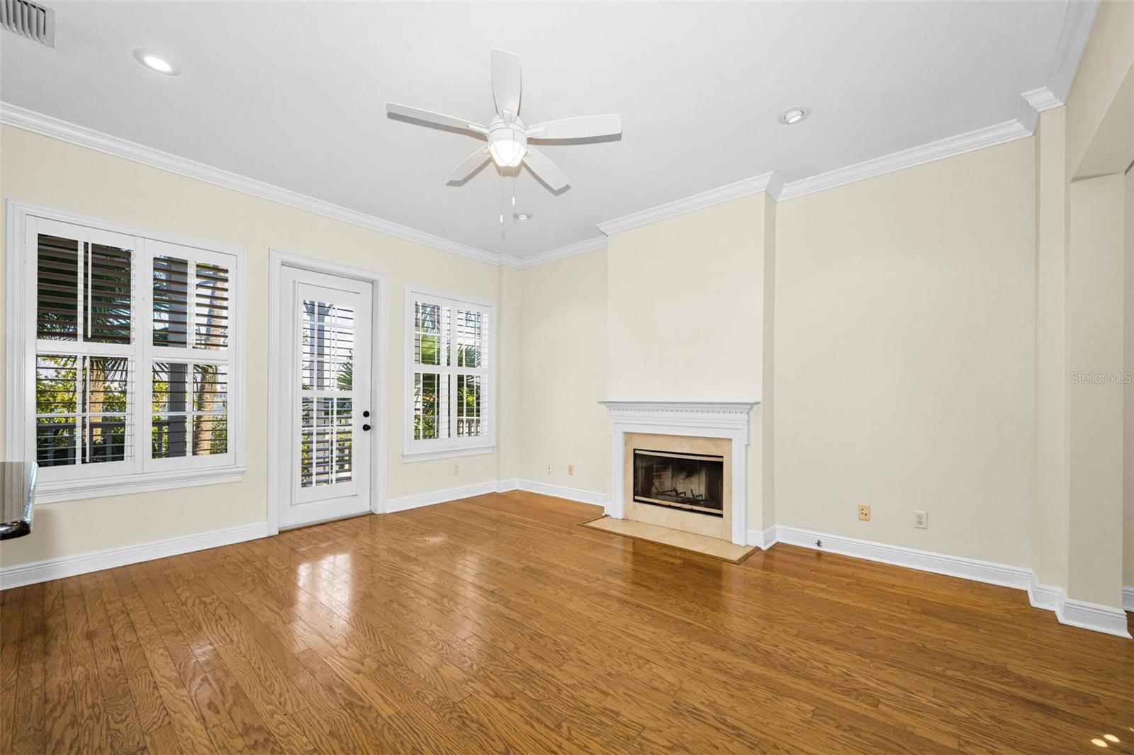 924 HEMINGWAY CIRCLE