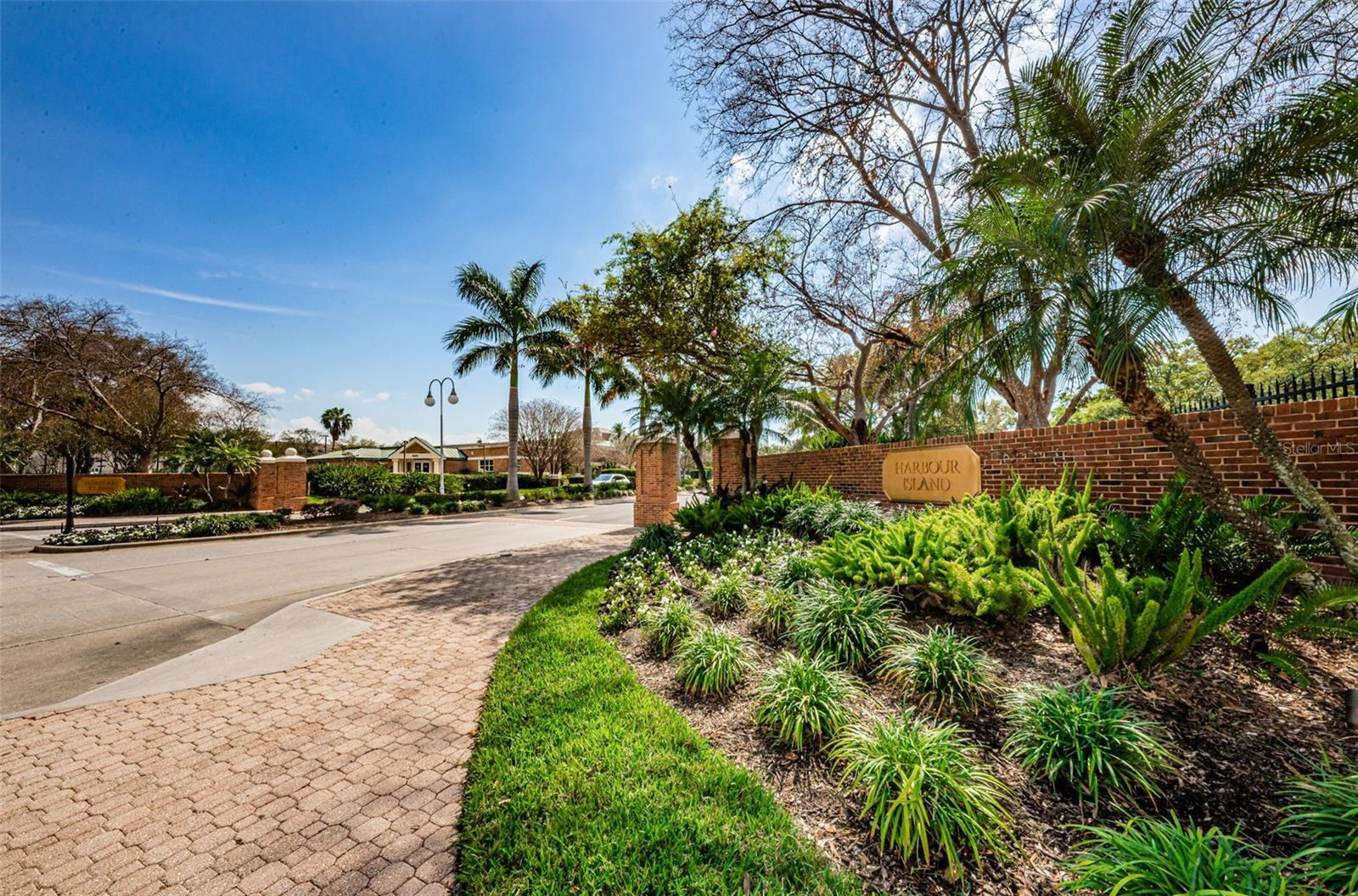 924 HEMINGWAY CIRCLE