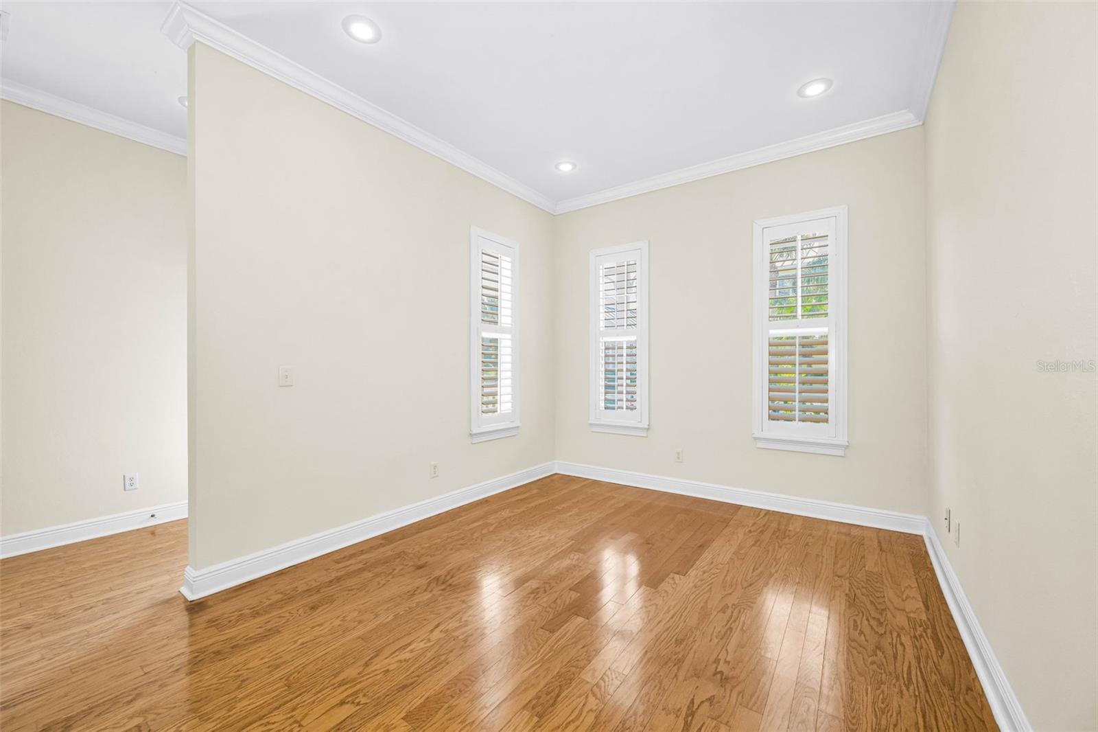 924 HEMINGWAY CIRCLE