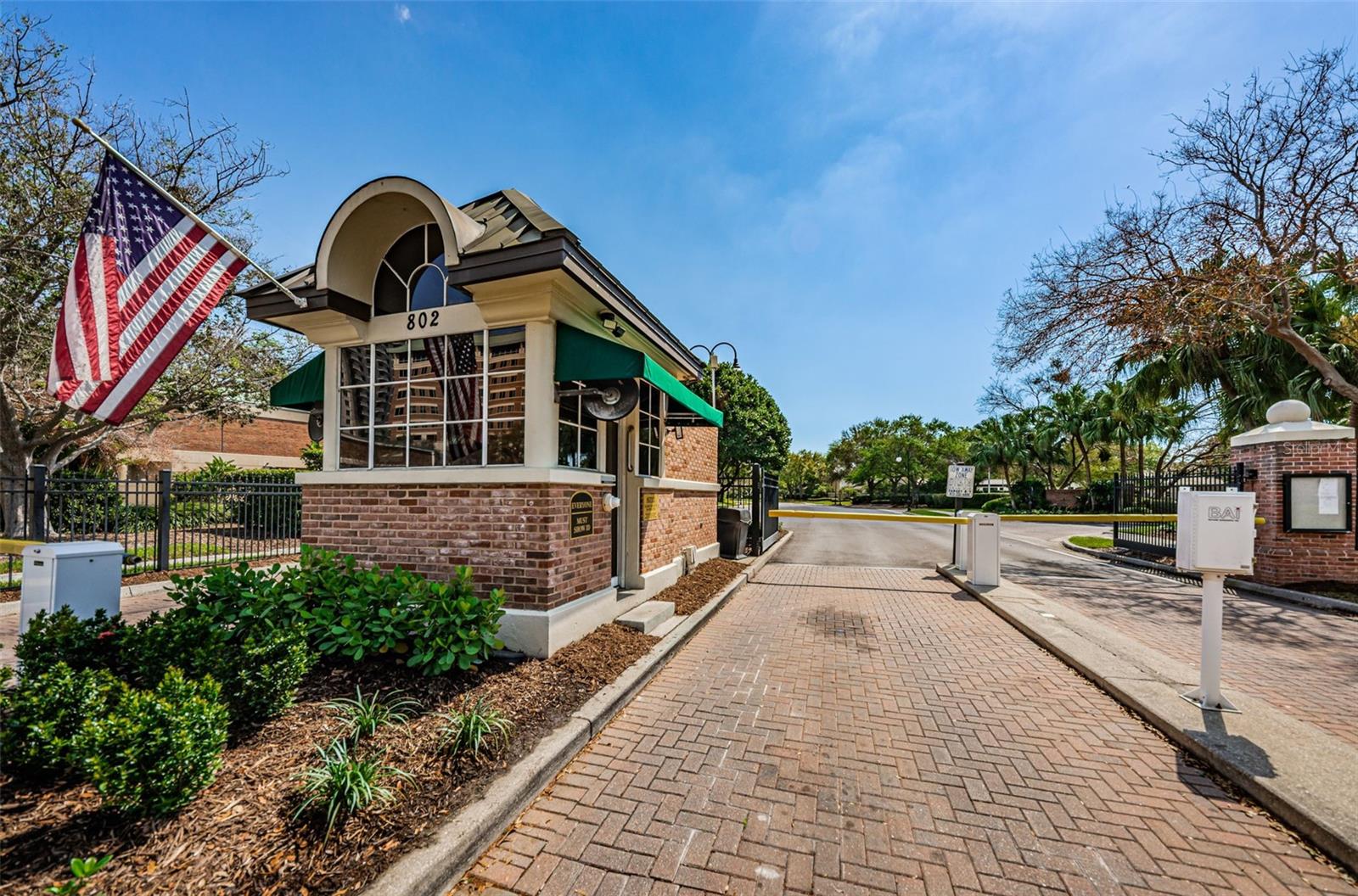 924 HEMINGWAY CIRCLE