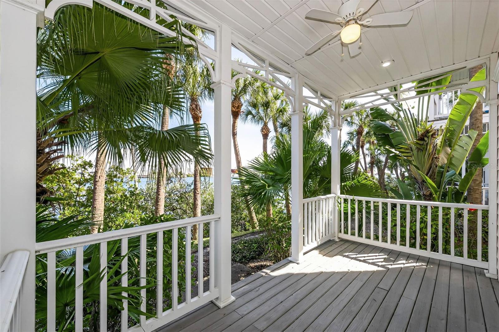 924 HEMINGWAY CIRCLE