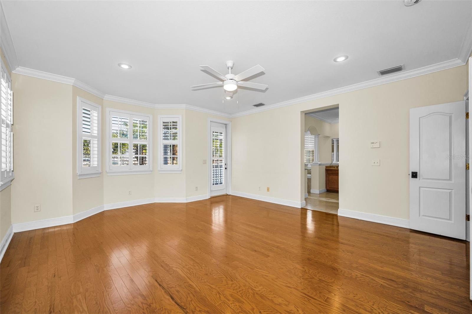 924 HEMINGWAY CIRCLE