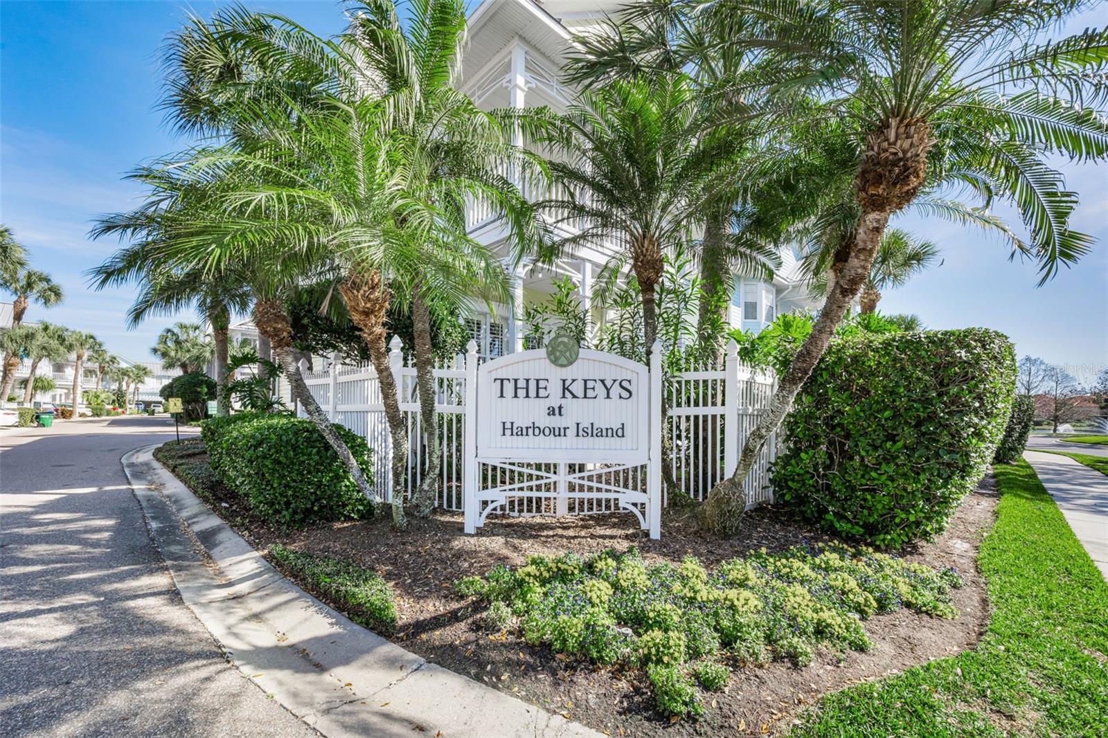 924 HEMINGWAY CIRCLE