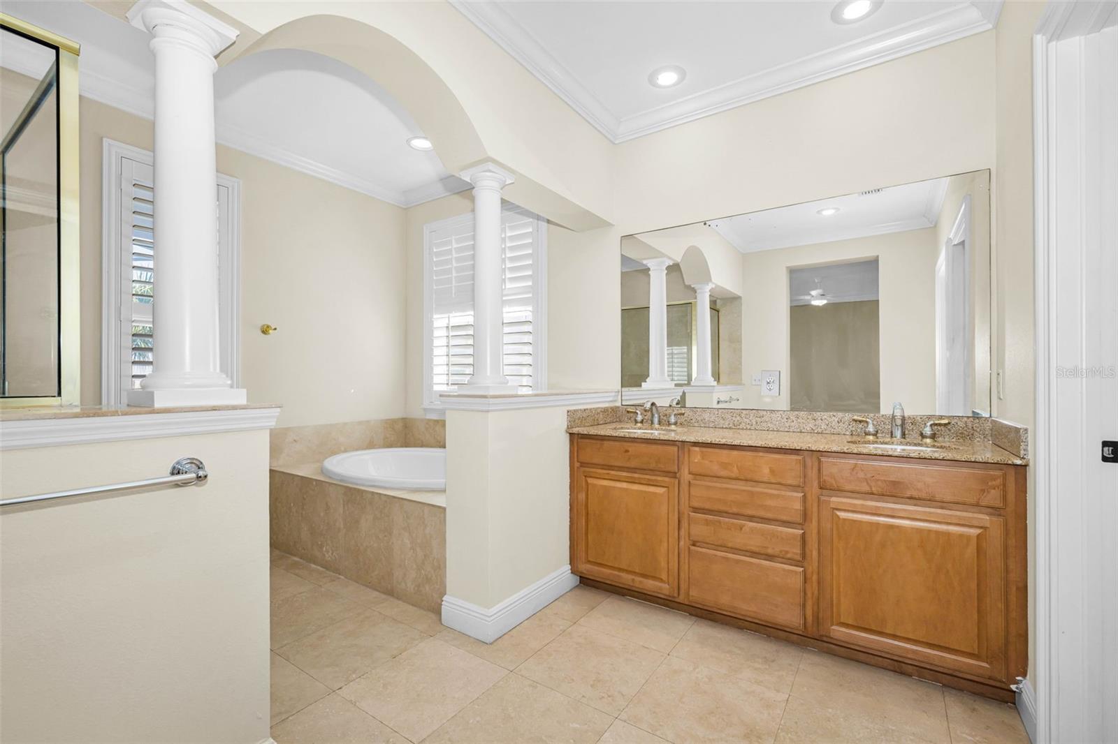 924 HEMINGWAY CIRCLE