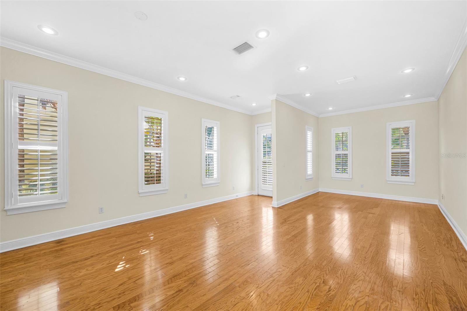 924 HEMINGWAY CIRCLE