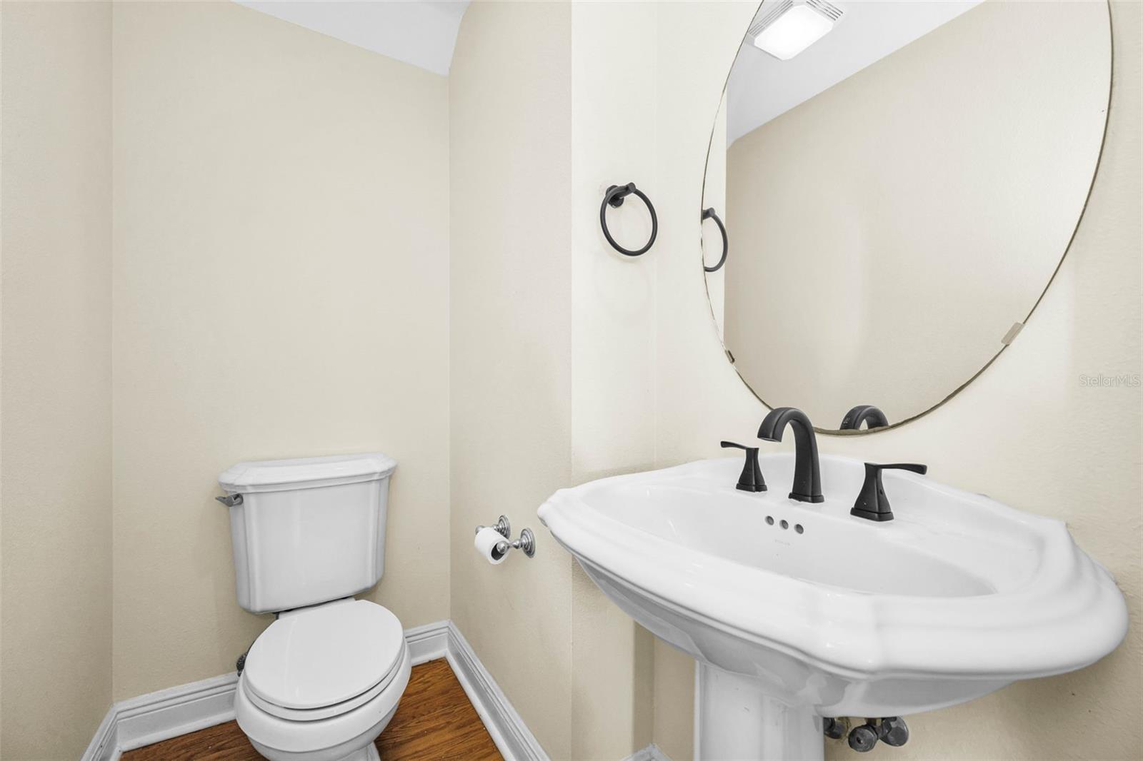 924 HEMINGWAY CIRCLE