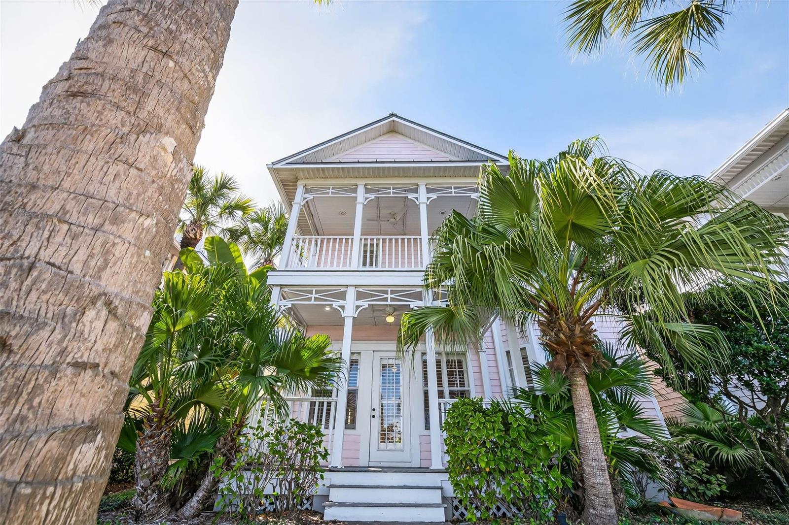 924 HEMINGWAY CIRCLE