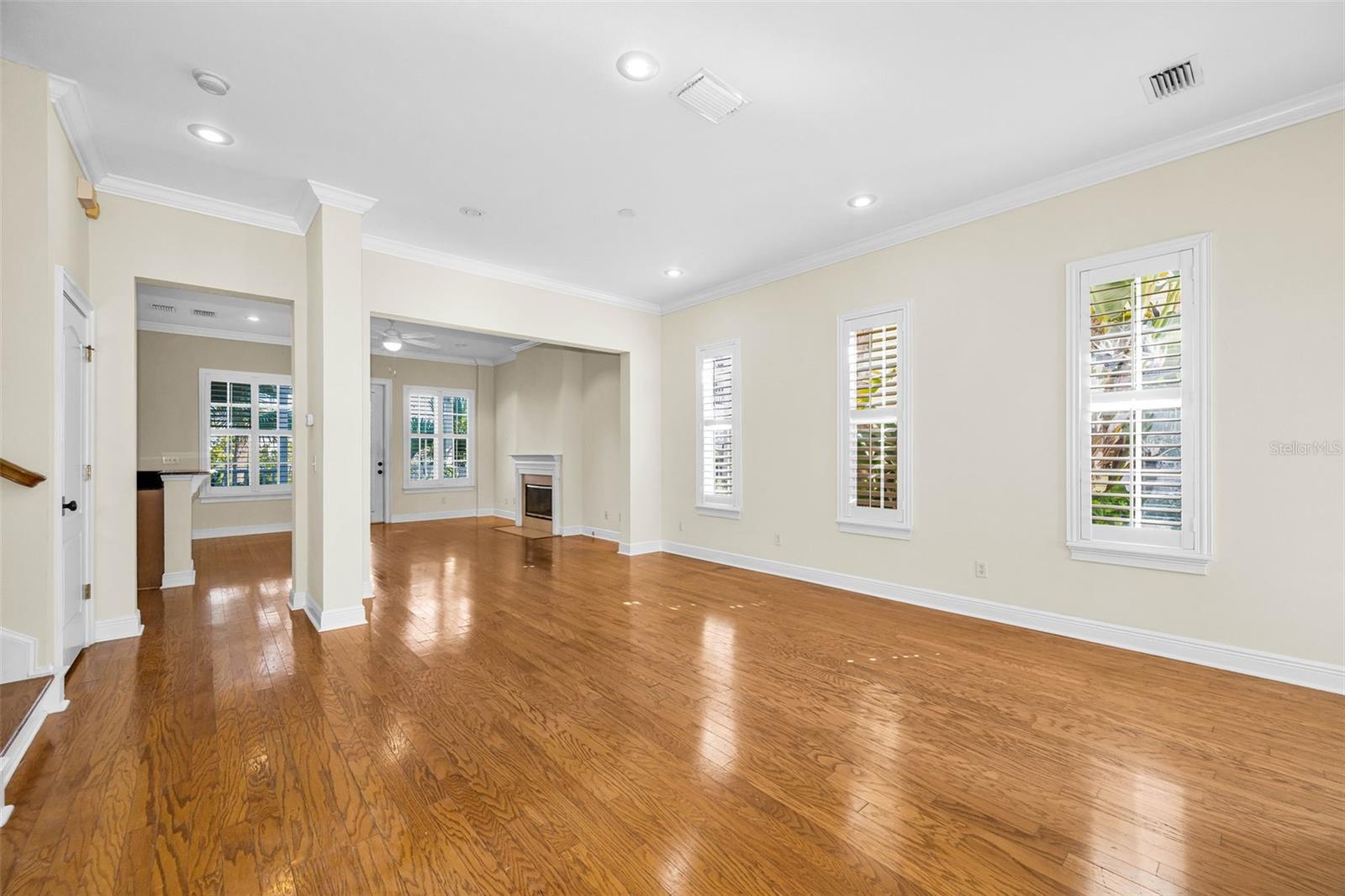 924 HEMINGWAY CIRCLE