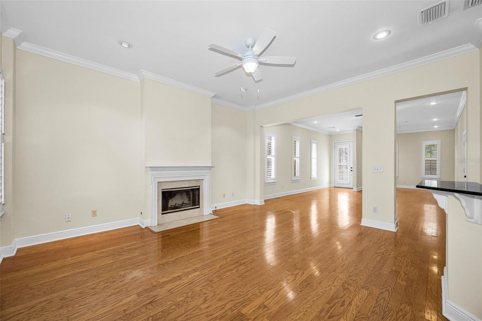 924 HEMINGWAY CIRCLE